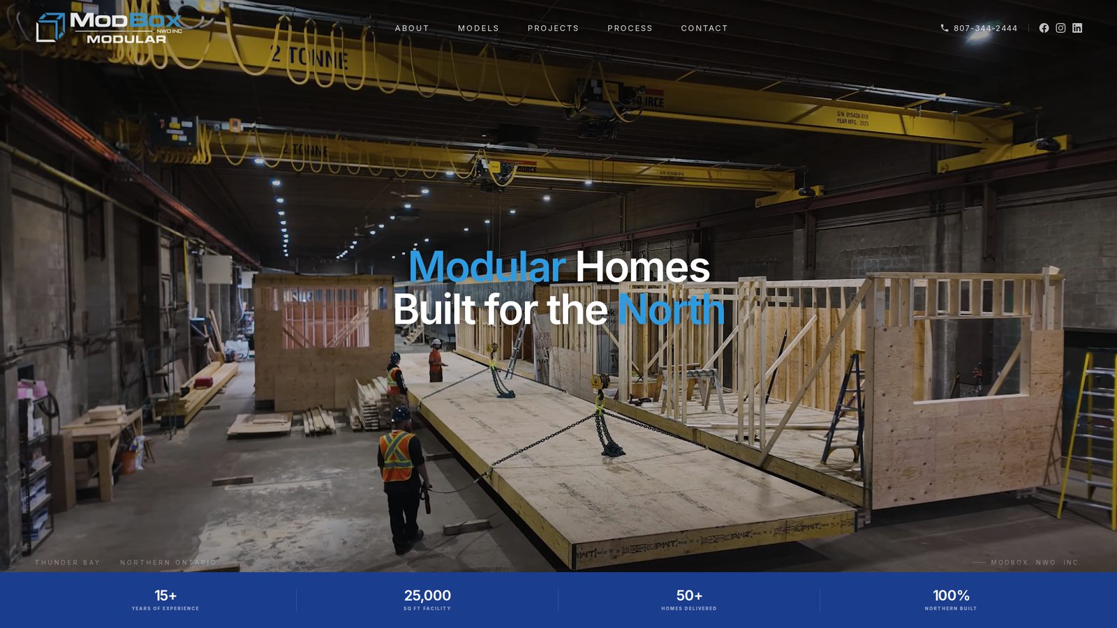Homepage — full-bleed factory-floor hero video, company stats, model lineup teaser, recent featured projects.